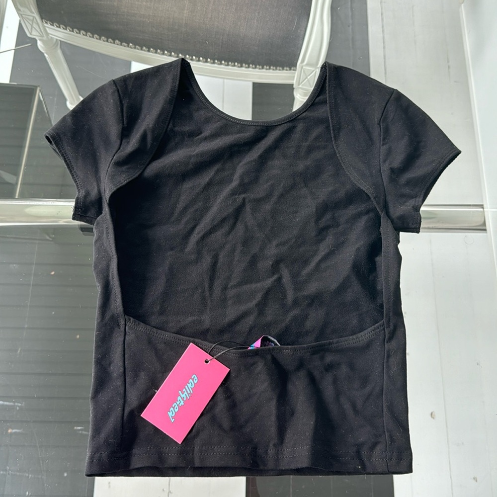 Edicted backless top